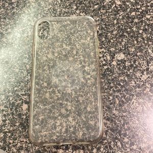 Clear phone case size xr 10 it does not turn yellow